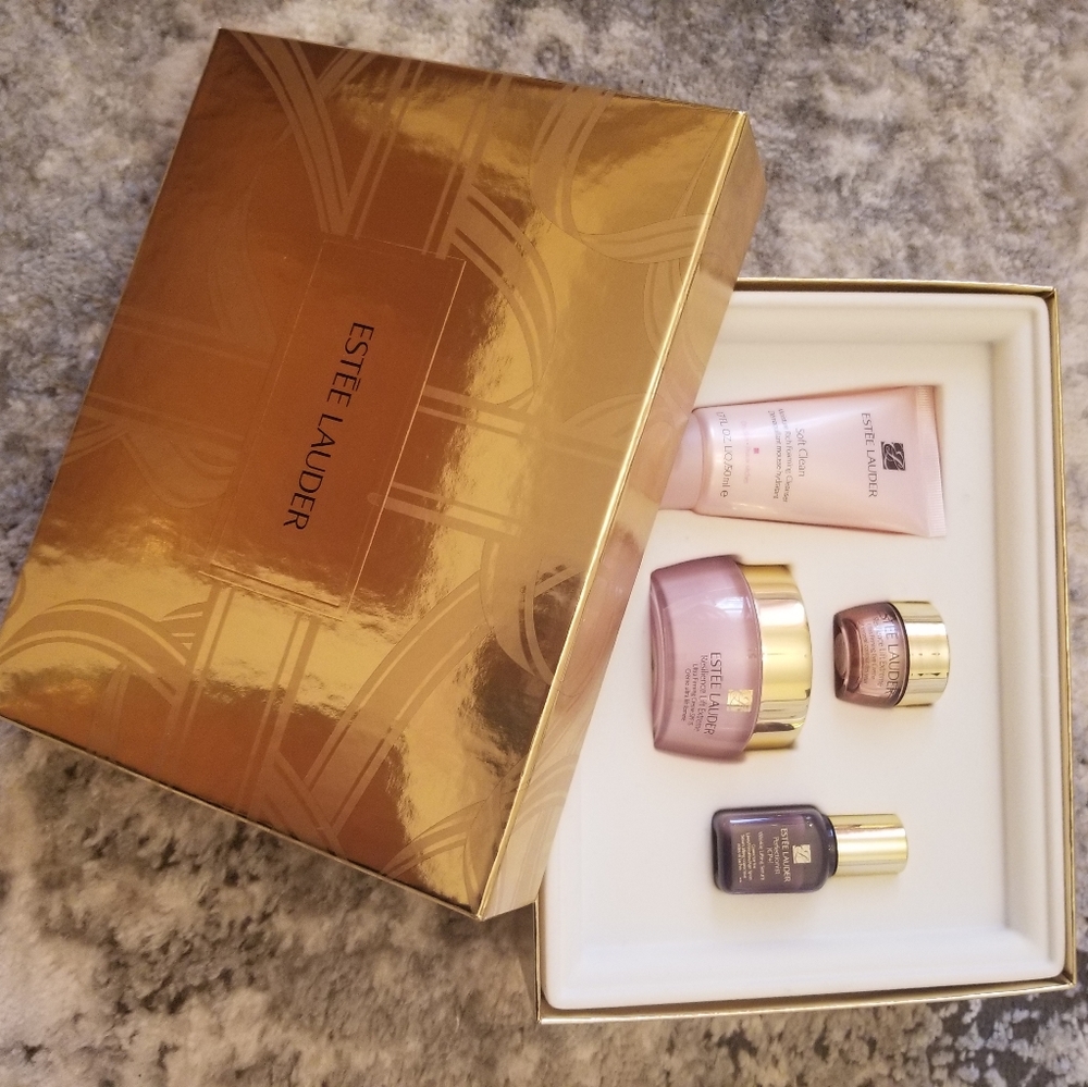 Estee Lauder beauty set